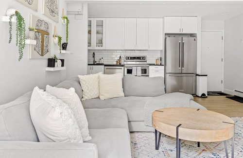 Parkside Condo | Modern King Suite with Pool | Steps from Creekside Trail