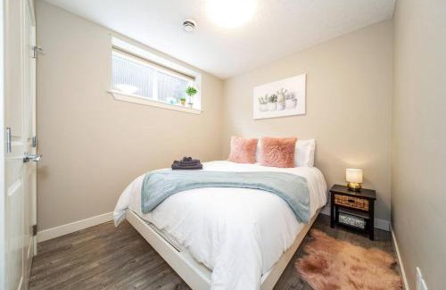 Jasper Place Apartment | Modern Pet-Friendly Suite with Netflix & WiFi Access