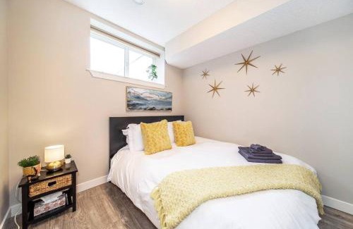 Jasper Place Apartment | Modern Pet-Friendly Suite with Netflix & WiFi Access