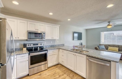 Kanab House | Bright & Modern @ theHeart of Red Rock Recreation!