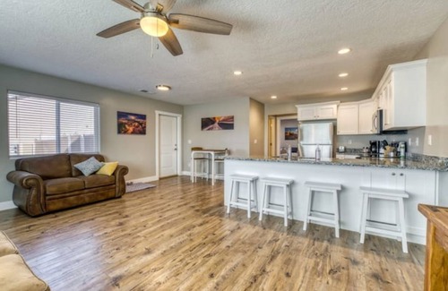 Kanab House | Bright & Modern @ theHeart of Red Rock Recreation!