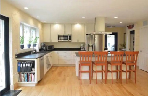 South Burlington House | Modern 4-Bedroom Home for Friends & Family in South-End