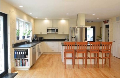 Burlington House | Bright & Modern 5-Bedroom Home in South End - Guest Rated 10/10