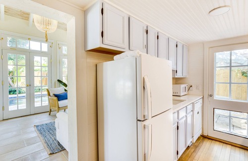 Southside Cottage | Modern West Palm Beach Cottage with Loft & Spa Amenities