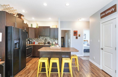 Courtenay House | Modern Retreat with Kitchen & Garage – Perfect Location!