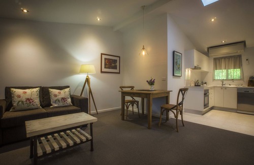 Bright Apartment | Inviting Mystic Valley: Guest Rated 9.8 with Ocean View