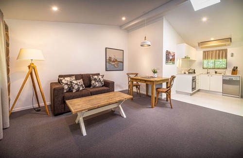 Bright Apartment | Inviting Mystic Valley: Guest Rated 9.8 with Ocean View