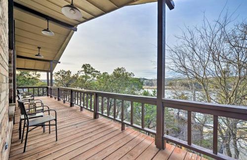 Granbury House | Bright & Breezy Waterfront Retreat at Lake Granbury