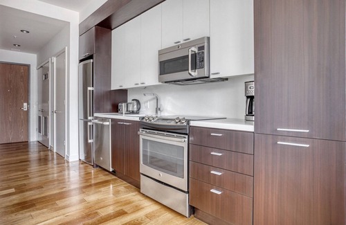 Navy Yard Apartment | Inviting Navy Yard 1BR with Gym, W/D near Nats Park