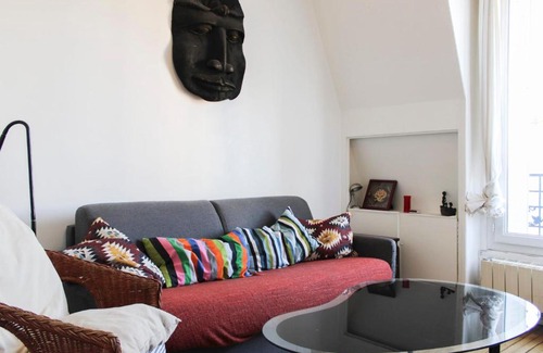 Levallois-Perret Apartment | Cozy Retreat with Eiffel Tower Glimpses & Pet-Friendly Perks