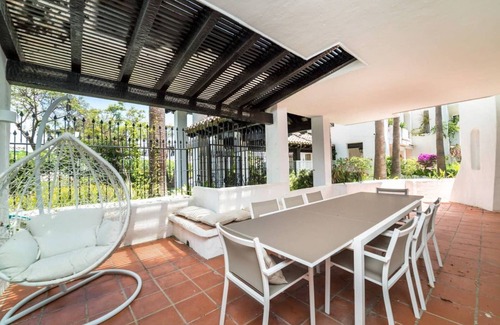 Golden Mile House | Bright Apartment with Ocean View & Spa in Puente Romano