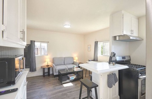 Raisin House | Bright & New King Back House in Tower District – 10/10 Rated