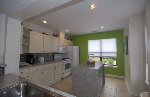 Saint Helena Island Condo | Experience 627 Newhaven: Oceanfront Bliss & Pool Access