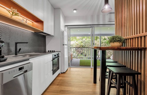 Bright Apartment | Bright on the River: Family-Friendly Retreat with Kitchen