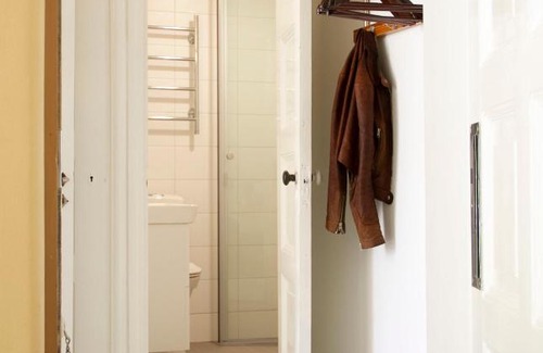 Kallio Apartment | Bright Studio in Kallio - Pet Friendly & Highly Rated Stay