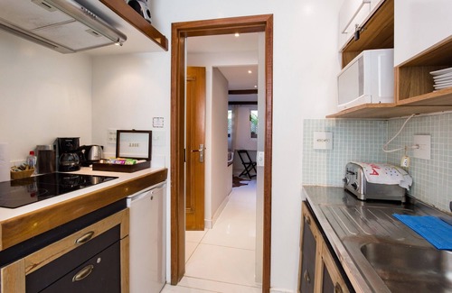 Ipanema Apartment | Bright Penthouse Steps from Posto 9 with Ocean View