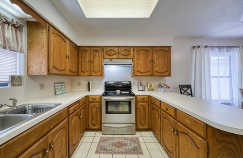 Pharr House | Bright Pharr Getaway | Spacious Family Home w/Garage & Wi-Fi