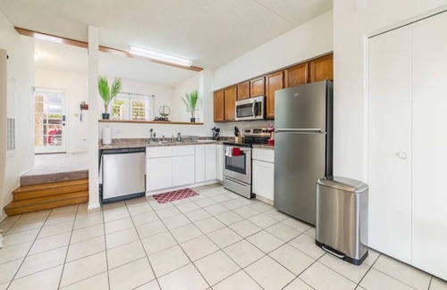 Dietz Condo | Inviting 2BD/2BA Eastside Condo with Pool & Parking