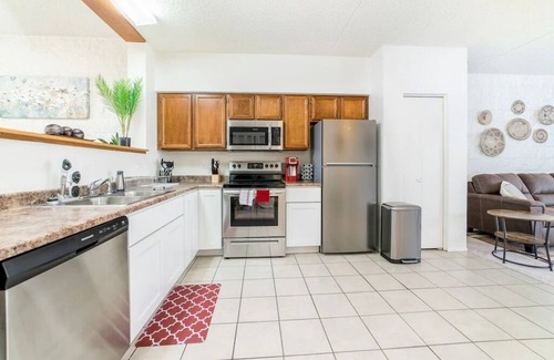 Dietz Condo | Inviting 2BD/2BA Eastside Condo with Pool & Parking