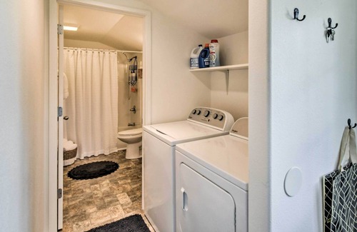 Raymond House | Bright Raymond Home, 1/2 Mi to Willapa River!