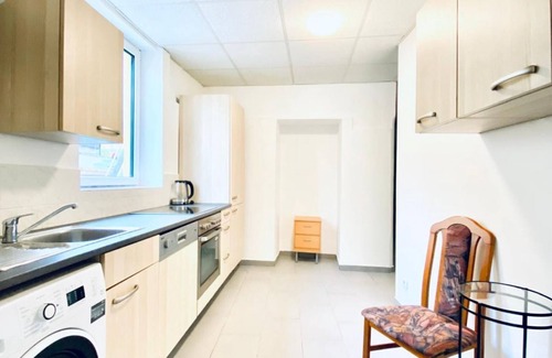 Liesing Apartment | Bright Room in Shared Apt with Easy City Access