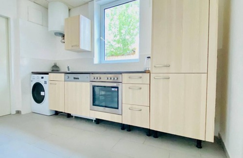 Liesing Apartment | Bright Room in Shared Apt with Easy City Access