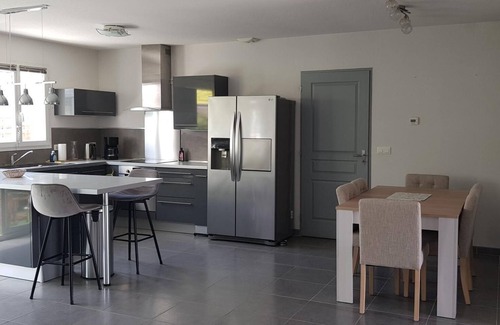 La Palme House | Beautiful Villa with Ocean Views, 5 Minutes from the Beach