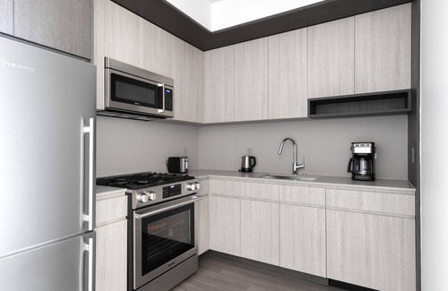 South Loop Apartment | Bright South Loop 1BR with Pool, Gym & Museum Access