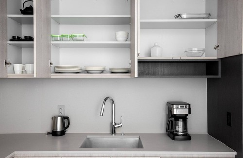 South Loop Apartment | Bright South Loop 1BR with Pool, Gym & Museum Access