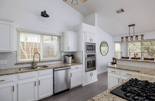 West Oak Hill House | Inviting Pool and Pet-Friendly Stays at The Plunge - Portoro