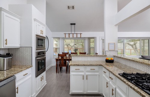 West Oak Hill House | Inviting Pool and Pet-Friendly Stays at The Plunge - Portoro