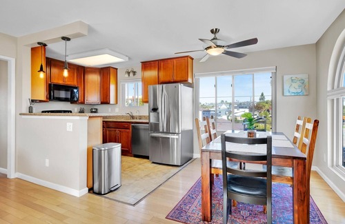 Crown Point Condo | Sunny 2-Bedroom Retreat with Oceanfront Views in San Diego