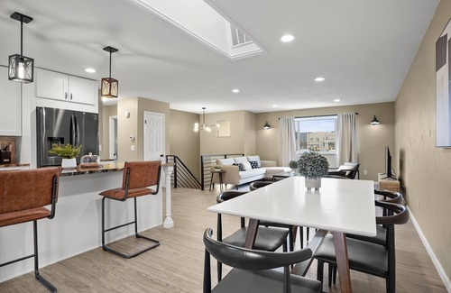 Oak Park House | Exceptional 4BD Suburban Retreat with Garage & Yard