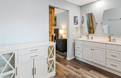 Bedford House | Bright & Spacious 4BR Home - Great Location!