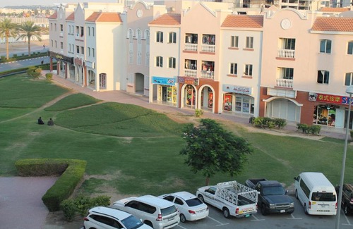 International City Apartment | Bright and Cozy Studio Apartment - Family Friendly Stay