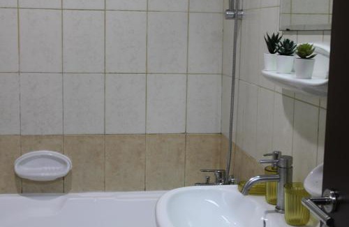 International City Apartment | Bright and Cozy Studio Apartment - Family Friendly Stay
