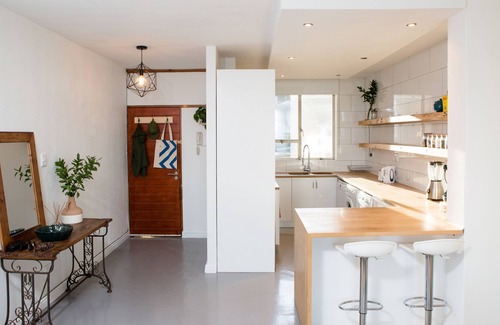 Camps Bay Apartment | Bright Apartment with Ocean View on Camps Bay Beach
