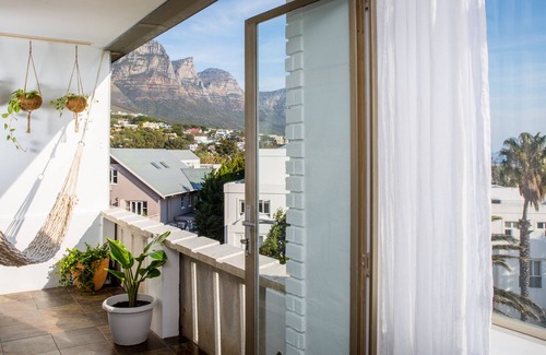 Camps Bay Apartment | Bright Apartment with Ocean View on Camps Bay Beach