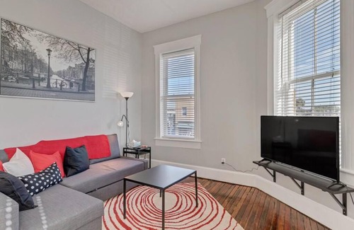 Springfield Apartment | Bright & Pet-Friendly Apartment with High Guest Ratings