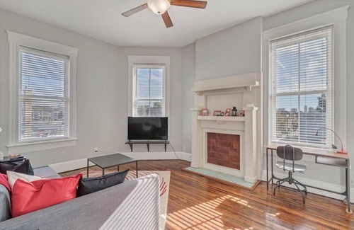 Springfield Apartment | Bright & Pet-Friendly Apartment with High Guest Ratings