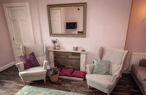 Bonnington Apartment | Top-Rated Edinburgh City Centre Apartment with Spa & Breakfast