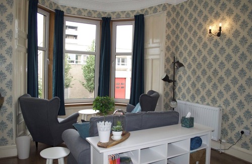 Bonnington Apartment | Top-Rated Edinburgh City Centre Apartment with Spa & Breakfast