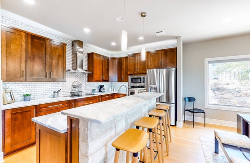 Point Venture House | Family-Friendly Retreat with Lake Views & Firepit