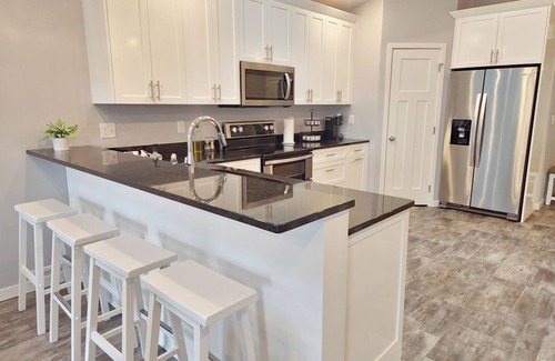 New London Apartment | Inviting Loft in New London with Breakfast Included