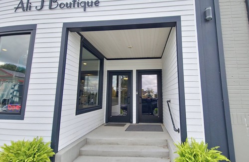 New London Apartment | Inviting Loft in New London with Breakfast Included