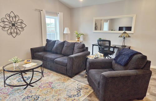 New London Apartment | Inviting Loft in New London with Breakfast Included