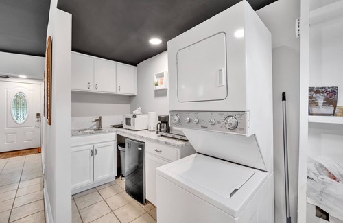Gastonia Apartment | Bright Studio Near CLT Airport - Guest Rated 9.6/10