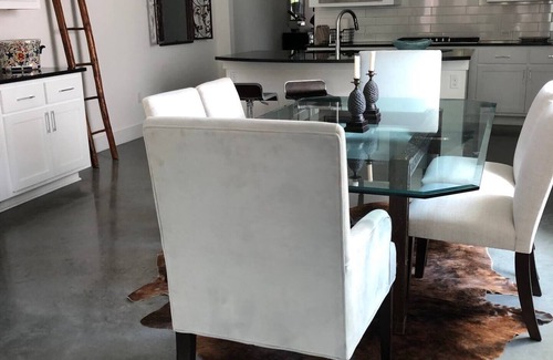 South Manchaca House | Inviting Townhome in Trendy 78704 with Spa & Hot Tub