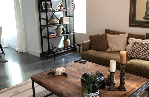 South Manchaca House | Inviting Townhome in Trendy 78704 with Spa & Hot Tub