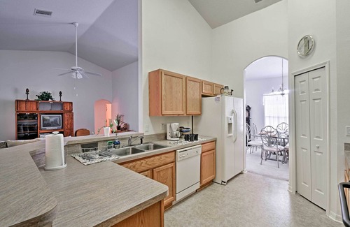Spring Hill House | Inviting Spring Hill Retreat: Near Weeki Wachee Park